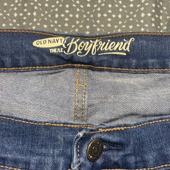 EUC Old Navy The Boyfriend jean size 16 regular distressing on front - Picture 2 of 10
